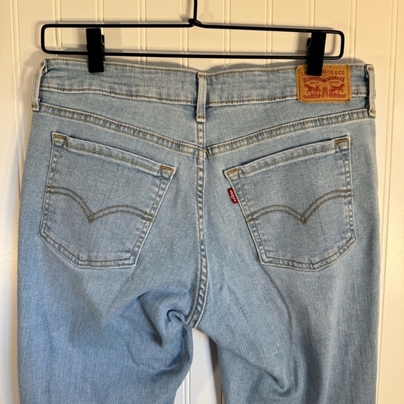 Levi’s 711 Skinny Women’s Jeans Light Wash Distressed Hem Size 29 - Picture 8 of 16